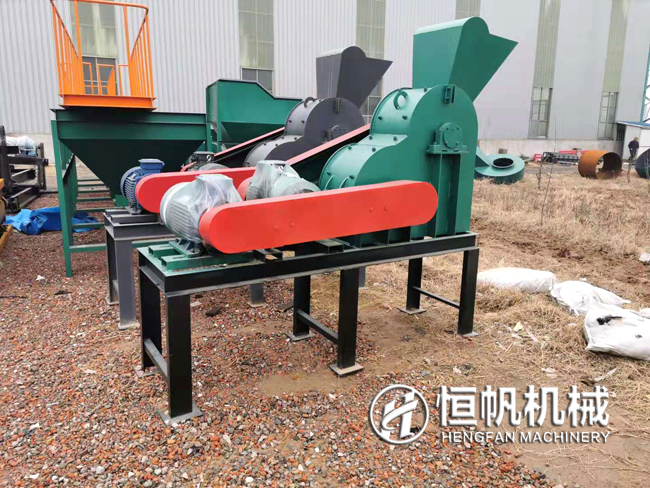 一套雞糞有機肥加工設備多少錢?投資需要多久能夠回本?(圖2) 有機肥雙級粉碎機