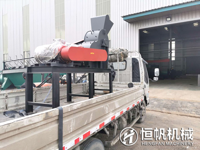 訂購(gòu)單機(jī)也有驚喜!有機(jī)肥半濕物料雙級(jí)粉碎機(jī)發(fā)送至連云港(圖2) 有機(jī)肥雙級(jí)粉碎機(jī)